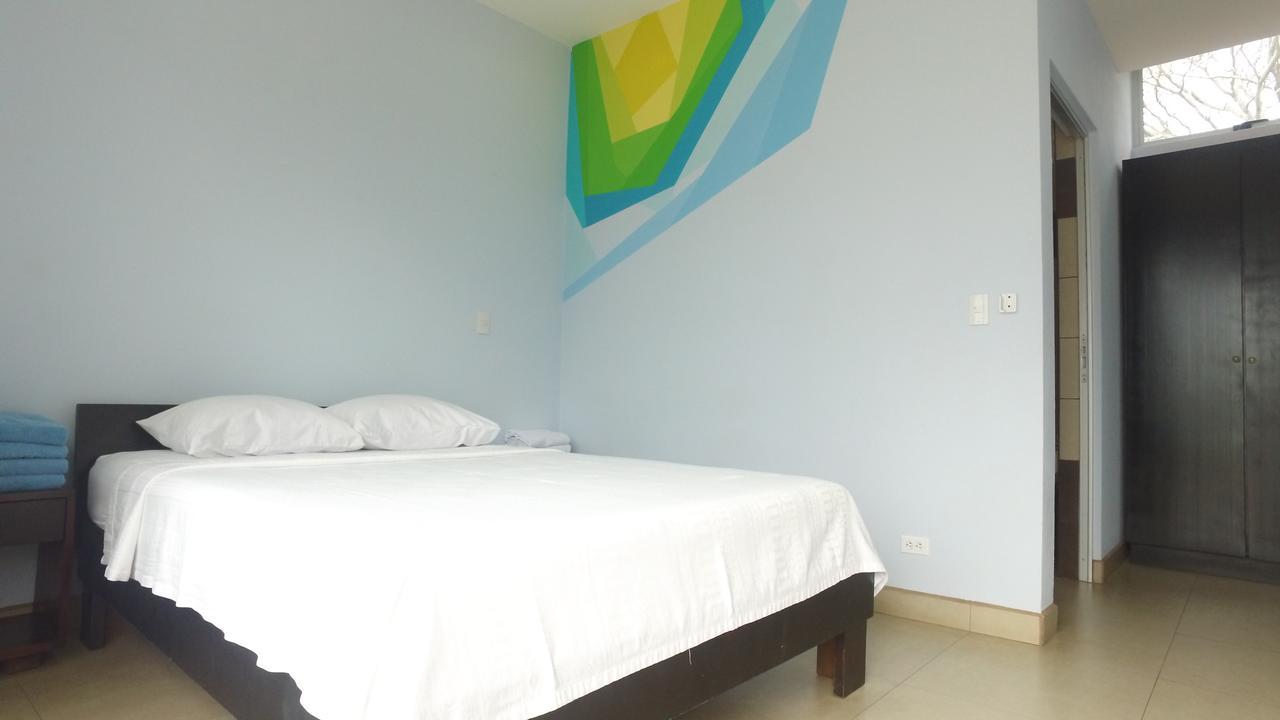 Room2Board Hostel And Surf School Jacó Esterno foto