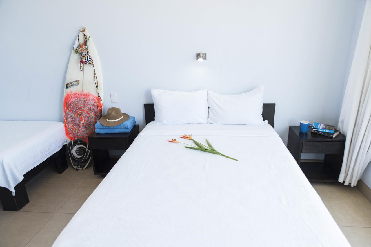 Room2Board Hostel And Surf School Jacó Esterno foto