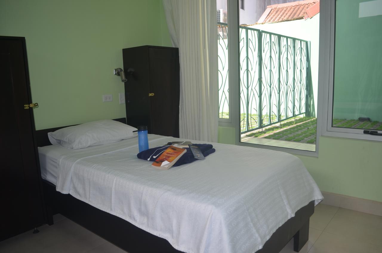 Room2Board Hostel And Surf School Jacó Esterno foto
