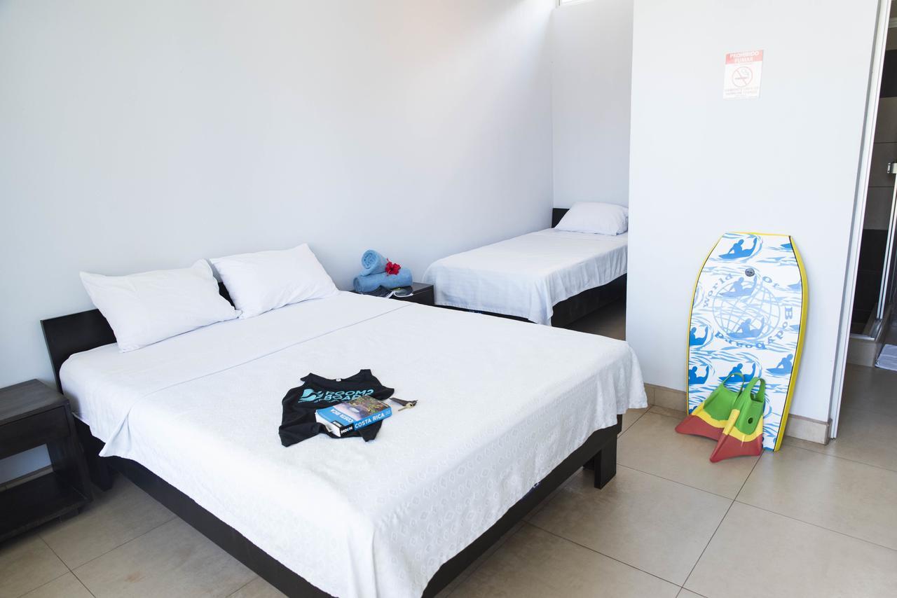 Room2Board Hostel And Surf School Jacó Esterno foto