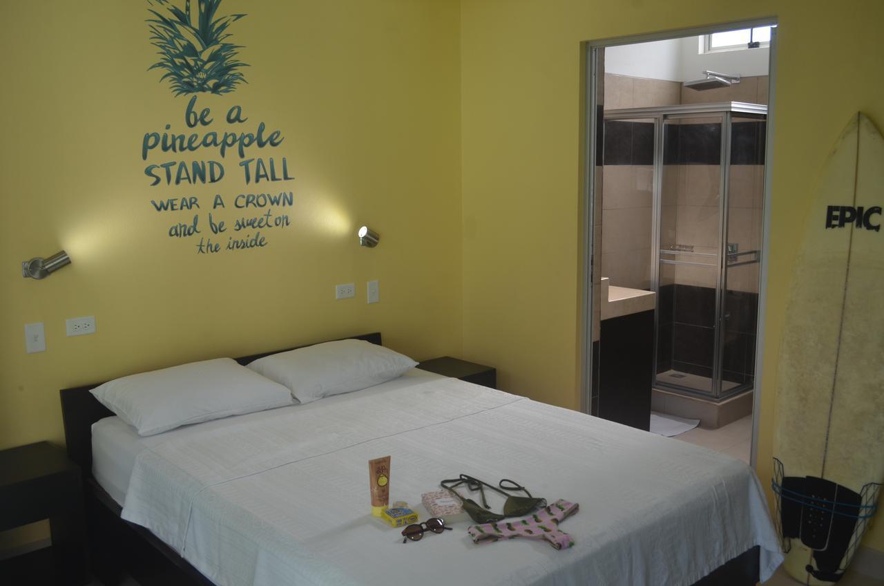 Room2Board Hostel And Surf School Jacó Esterno foto