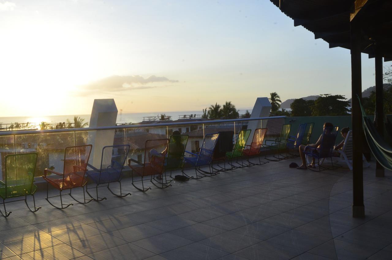 Room2Board Hostel And Surf School Jacó Esterno foto
