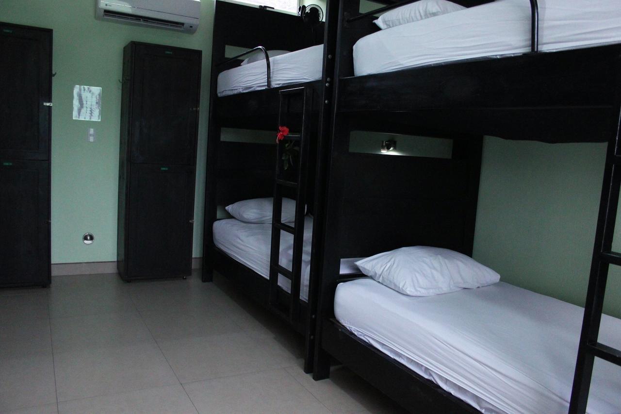 Room2Board Hostel And Surf School Jacó Esterno foto