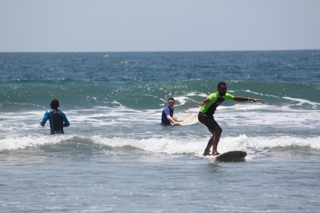 Room2Board Hostel And Surf School Jacó Esterno foto