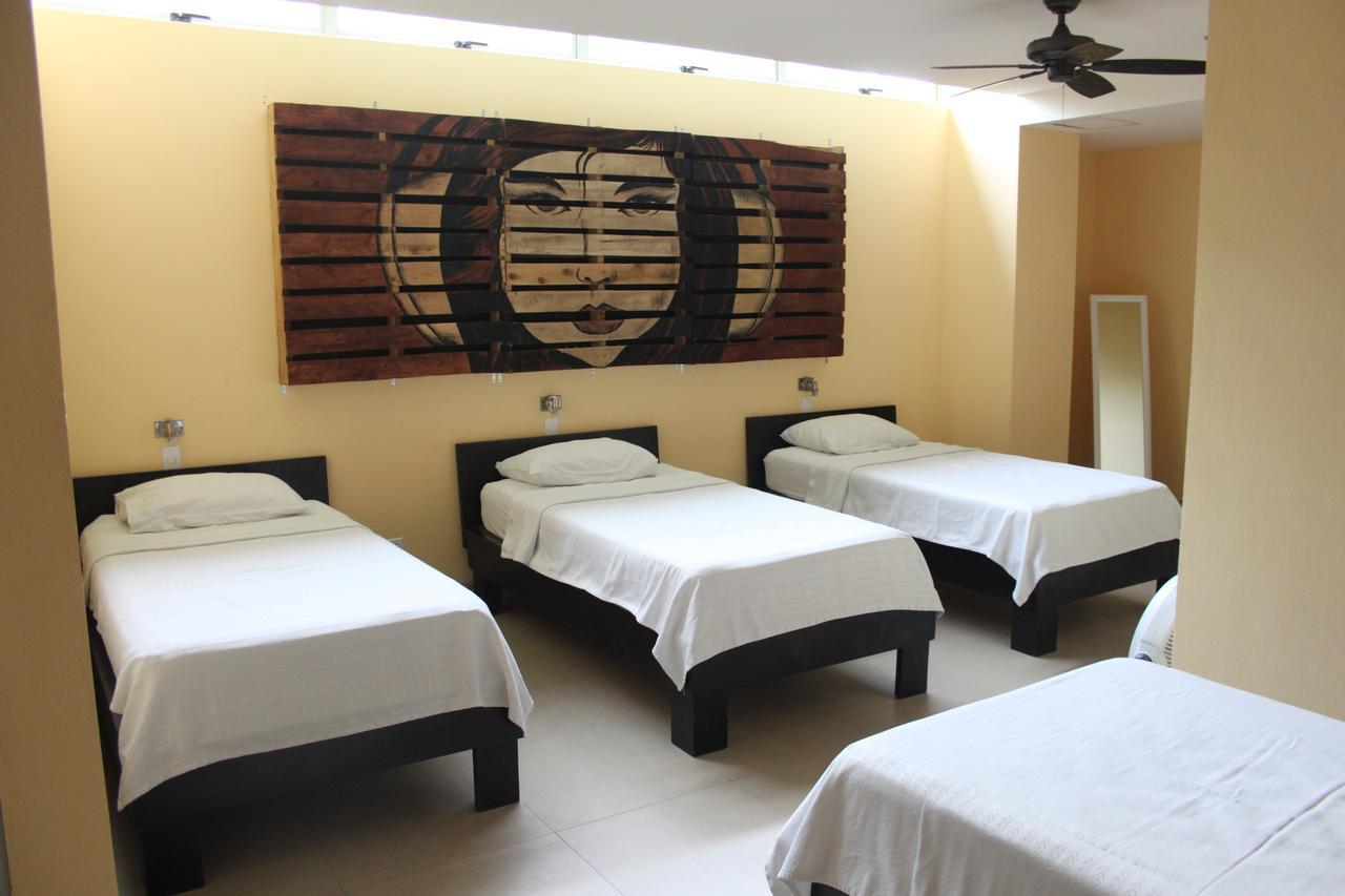 Room2Board Hostel And Surf School Jacó Esterno foto
