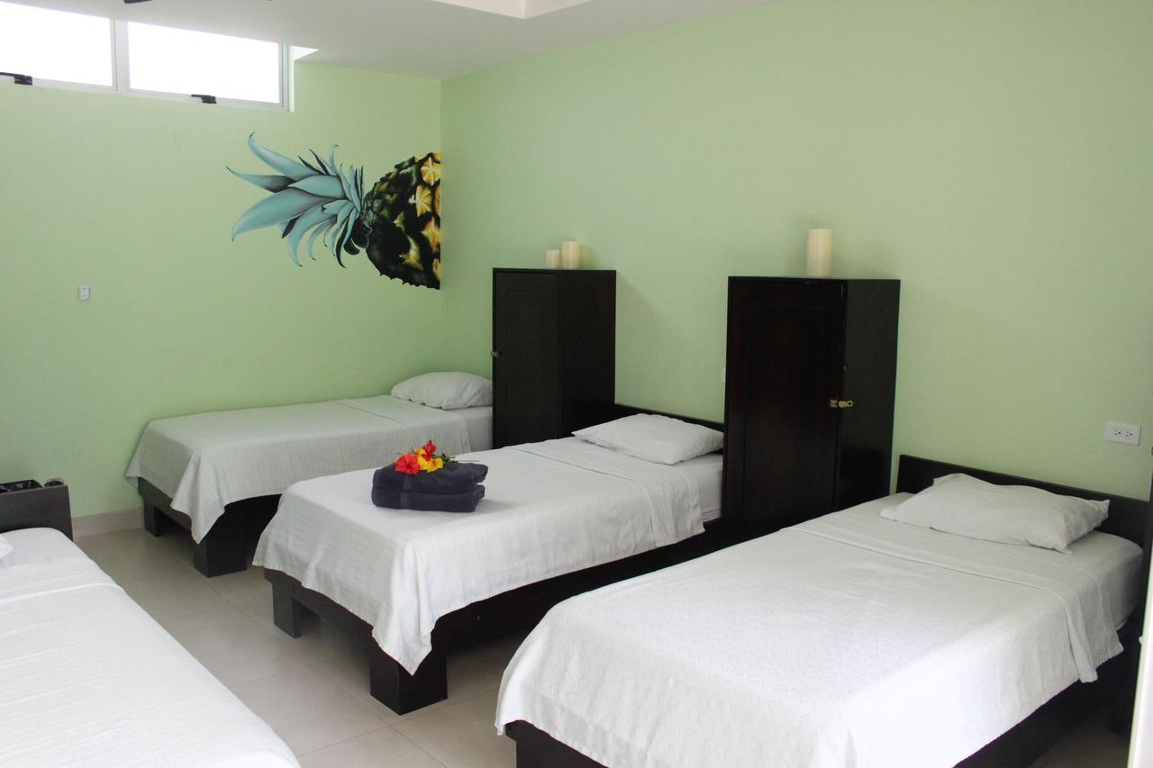 Room2Board Hostel And Surf School Jacó Esterno foto